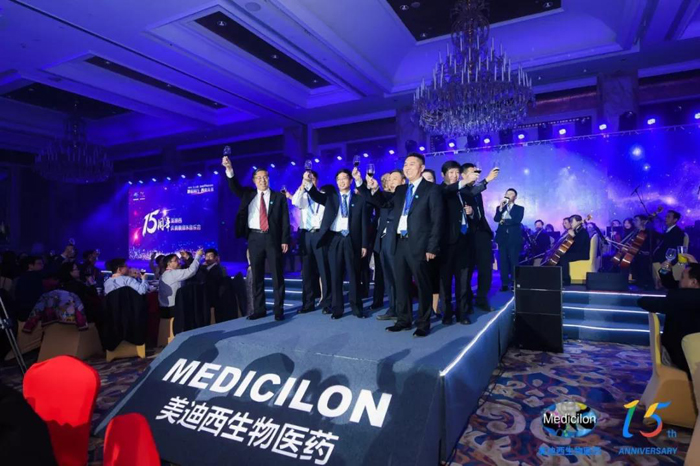 上海不朽情缘mg官网生物医药股份有限公司CEO陈春麟携高管团队敬酒