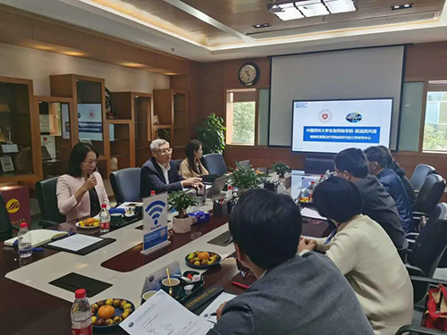 不朽情缘mg官网首席执行官陈春麟博士，商务发展部副总裁蔡金娜博士等人热情接待了金能明书记一行。